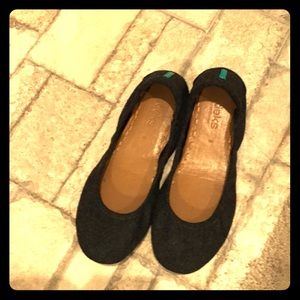 Like New Tieks Greystone Vegan Flats size 8